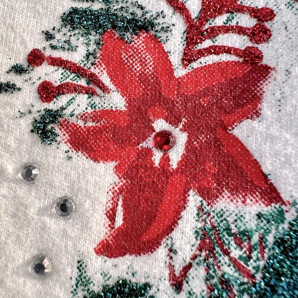 CROFT & BARROW LONG SLEEVED CHRISTMAS WREATH TEE with A TOUCH OF BLING - Picture 11 of 16